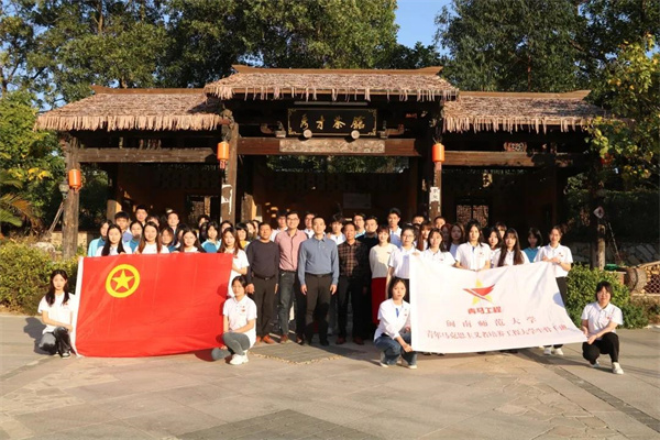 中国教育在线：beat365唯一官方网站“青马工程”大学生骨干培训班学员赴漳浦县旧镇镇后垅...